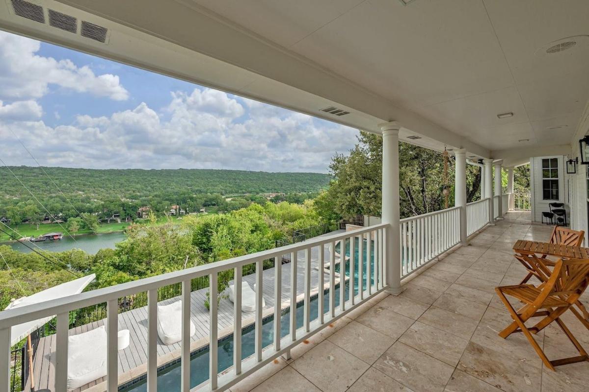 Chateau Lake Austin Exterior photo