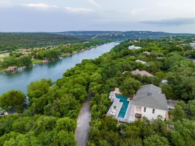 Chateau Lake Austin Exterior photo