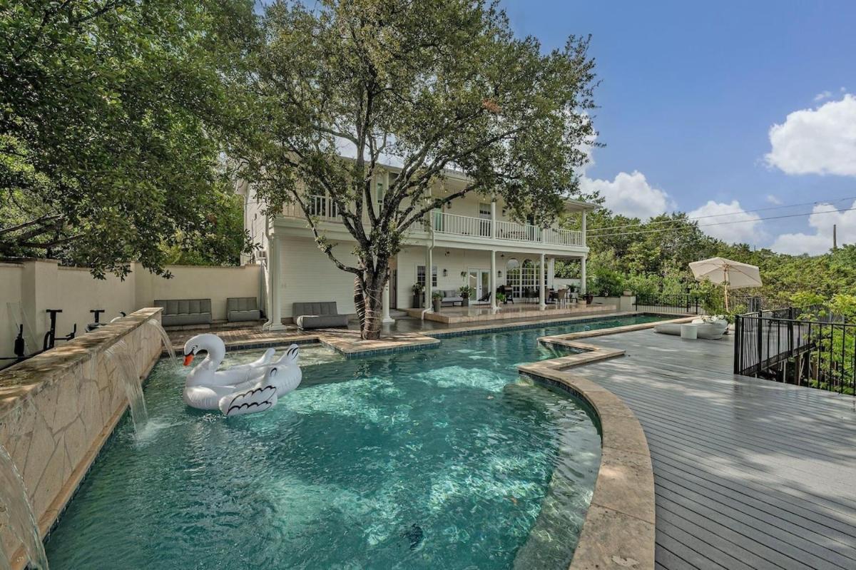 Chateau Lake Austin Exterior photo